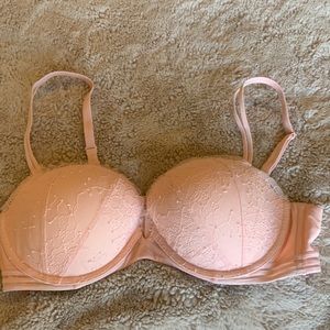 Victoria Secret 36C Bra, can be worn strapless